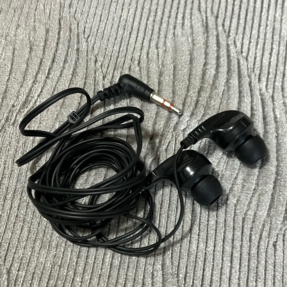 Black Wired In Ear Earbuds